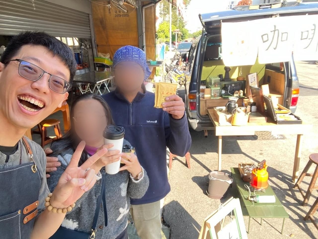 清晨出攤，大杯居行動咖啡館。