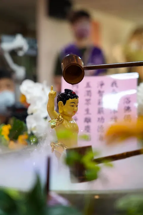 浴佛節點燈