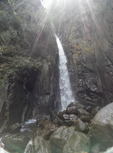 水雲瀑布